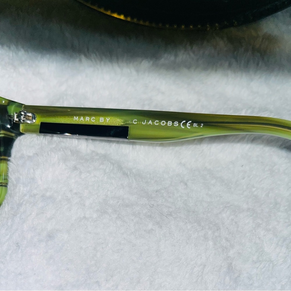 Marc by Marc Jacob’s  Sunglasses - Picture 6 of 8